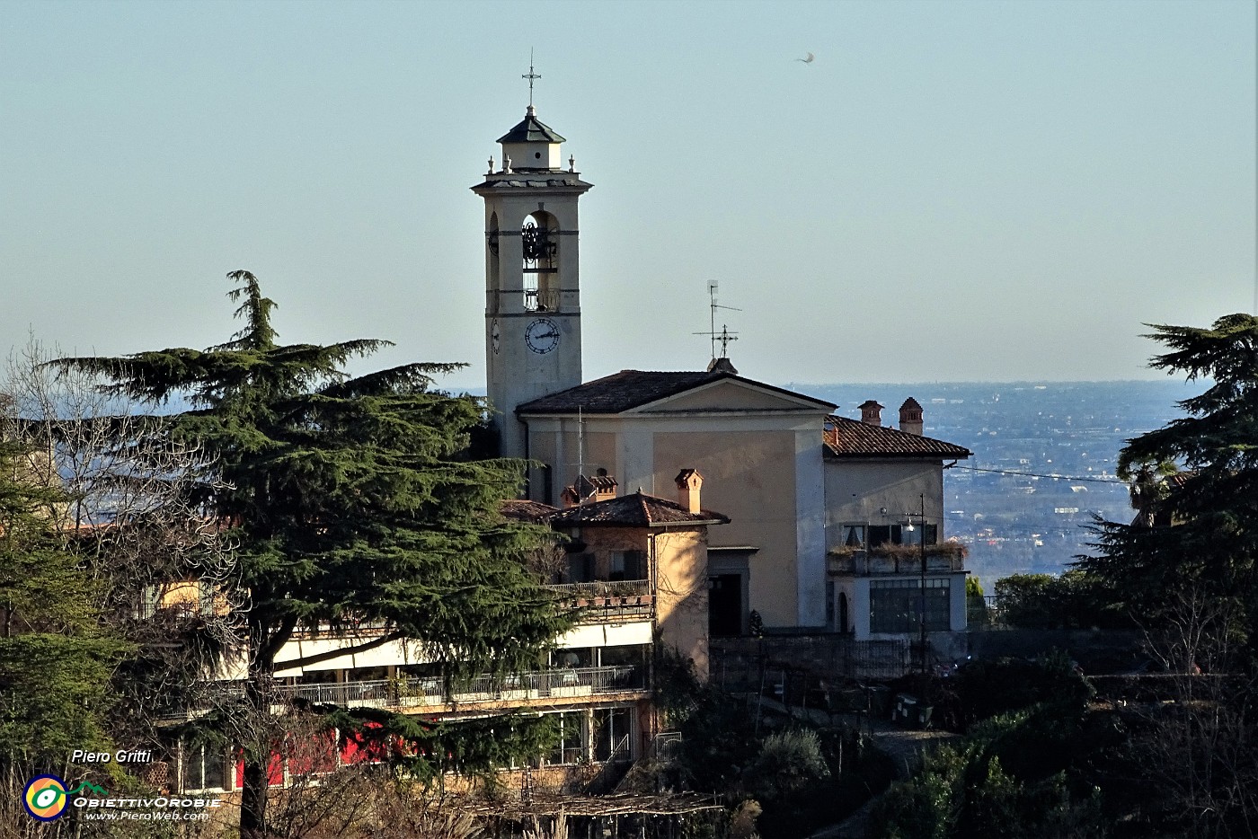 39 Da Monte Bastia vista verso la chiesa di San Vigilio.JPG